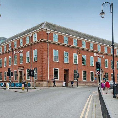 Travelodge Chester Central Екстериор снимка