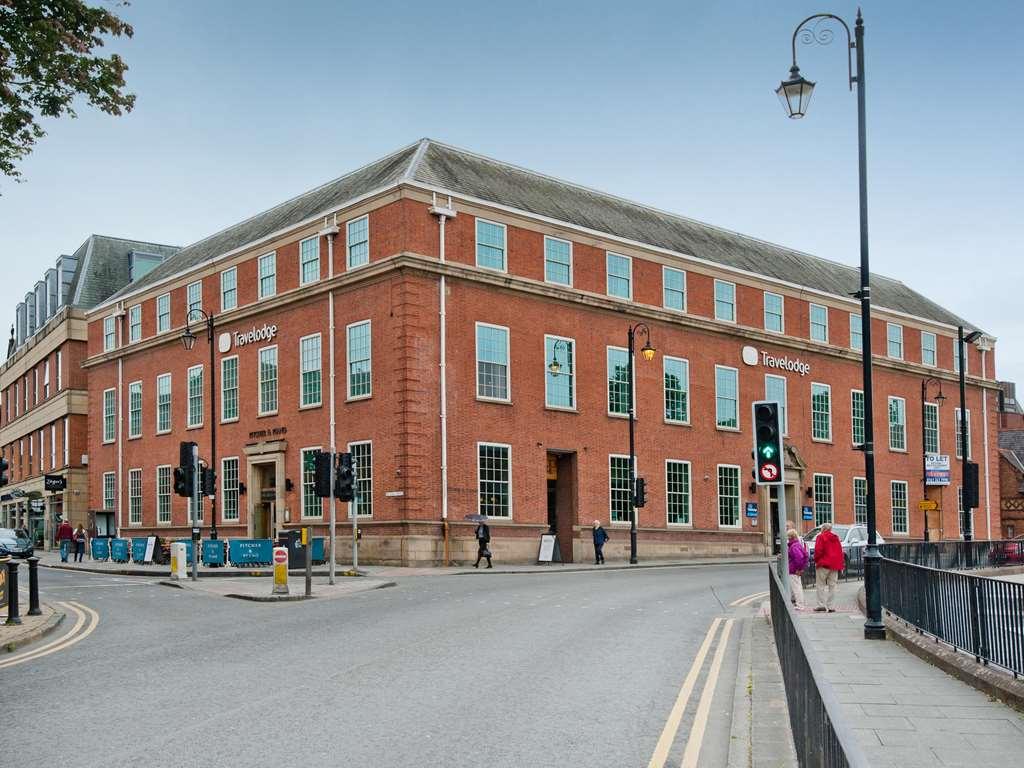 Travelodge Chester Central Екстериор снимка
