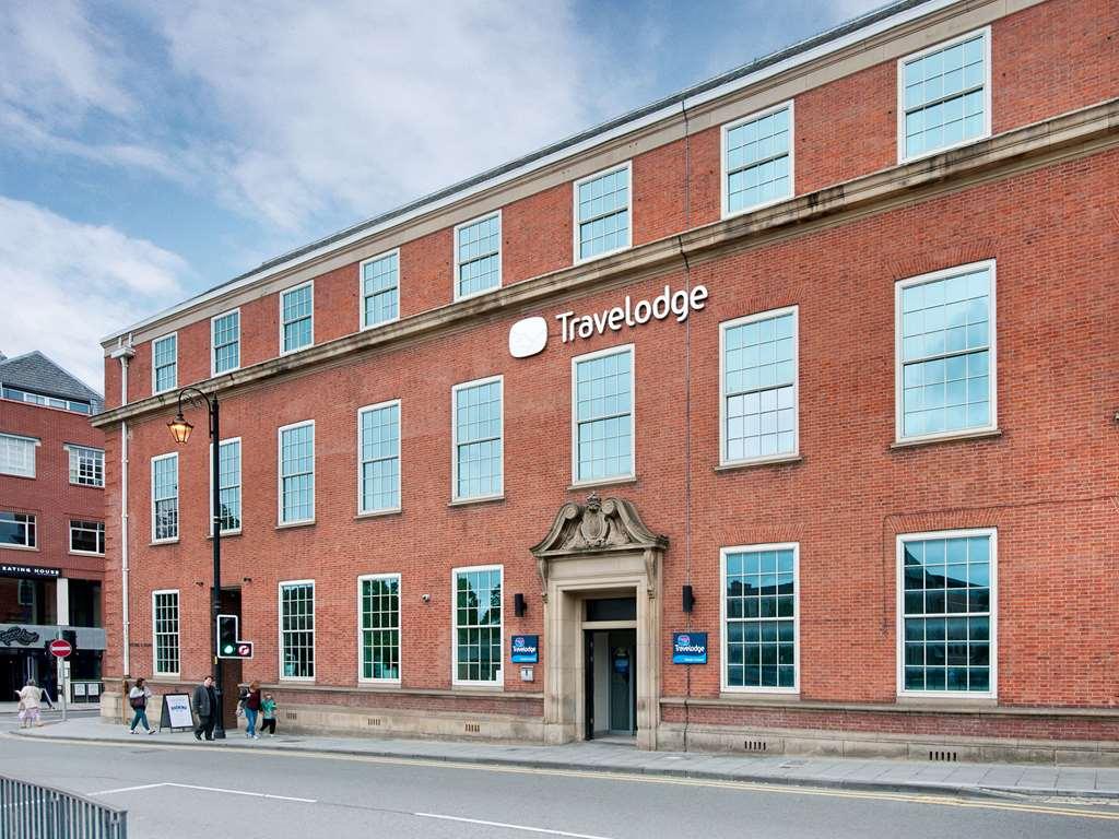 Travelodge Chester Central Екстериор снимка